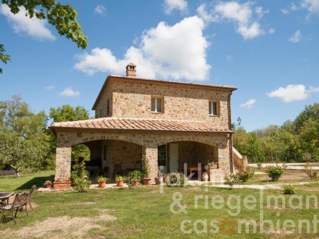 Casale in pietra, classe energetica A, nella zona vinicola d. 281m² Cinigiano