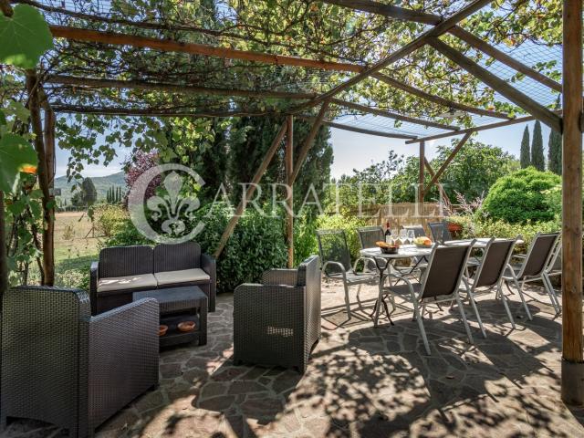 Casale in pietra con piscina, agriturismo e terreno nel Vald. 500m² Pergine Valdarno