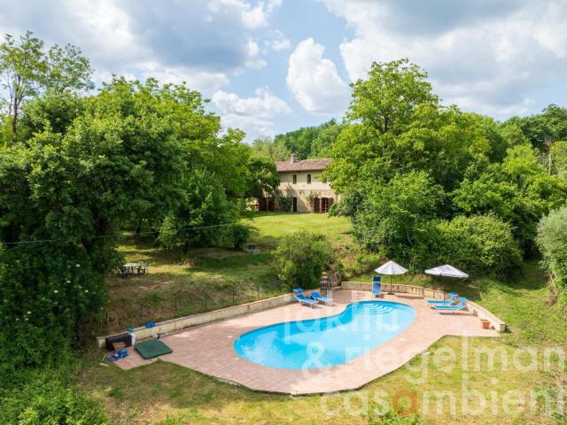 Casale in pietra con piscina e vista panoramica vicino a San. 299m² San Gemini