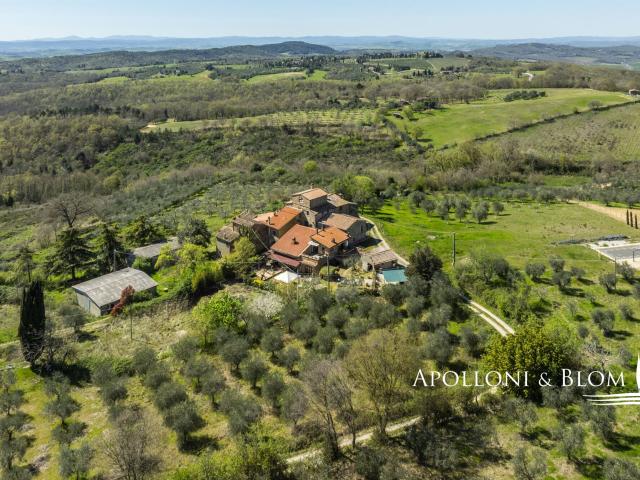 Casale in pietra con portico e giardino Trequanda, Siena 273m² Trequanda