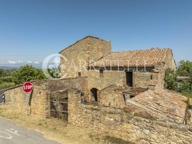 Casale in pietra da ristrutturare a Pienza, a pochi chilomet. 438m² Pienza