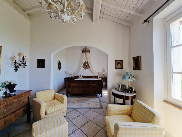 Casale In Pietra Dominante E Panoramico 260m² Guardea