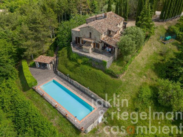 Casale in pietra restaurato con piscina nel nord dell'Umbria 318m² Pietralunga
