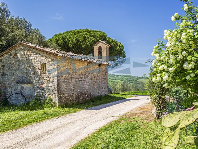 Casale in pietra – Umbria Todi, Vocabolo Torrebaldo 300m² Todi