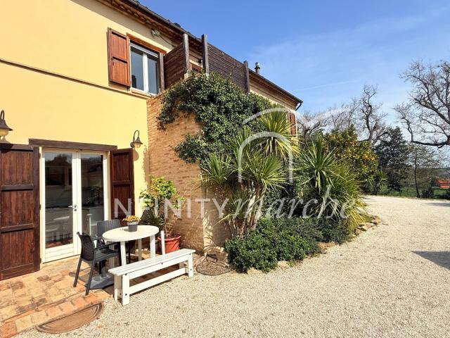 Casale in vendita a Montecosaro, Campagna 250m² Montecosaro