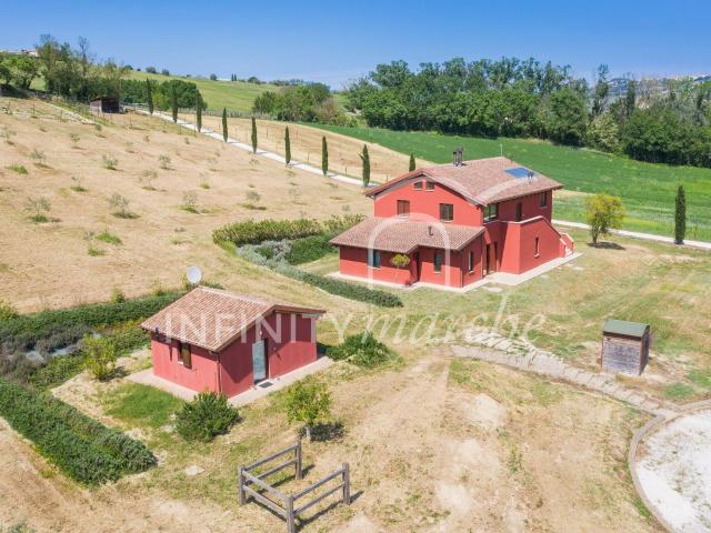 Casale in vendita a Montegranaro 715m² Montegranaro