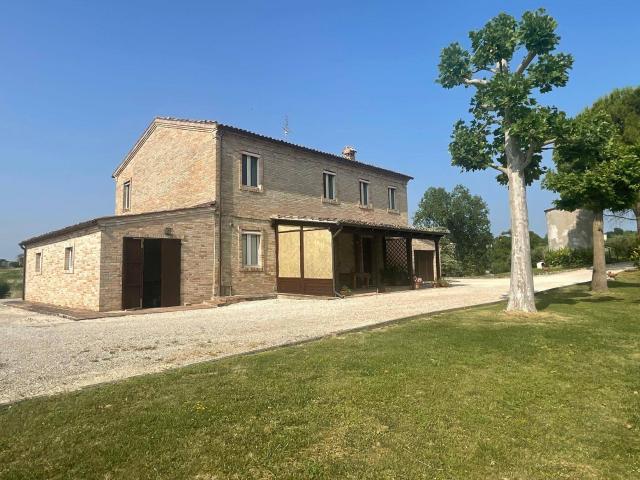 Casale in vendita a Appignano 319m² Appignano