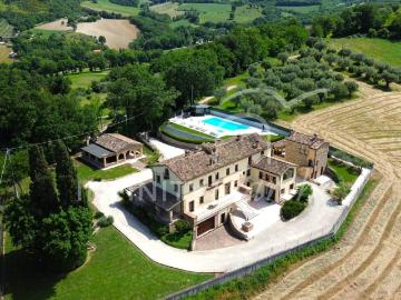 Casale in vendita a Caldarola 818m² Caldarola