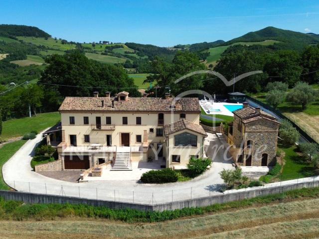 Casale in vendita a Caldarola 818m² Caldarola