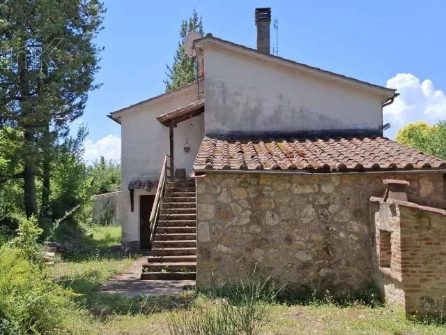 Casale indipendente di 250 m² su due livelli con 2,8 ettari. 250m² Amelia