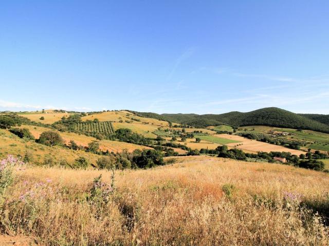 Casale libero su quattro lati con terreno e vista panoramica. 190m² Magliano in Toscana