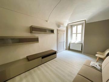CASALE MONFERRATO – CENTRO CITTÀ – TRILOCALE RISTRUTTURATO E ARREDATO CON POSTO AUTO
