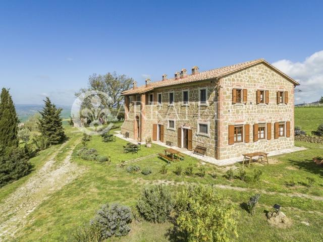 Casale Panoramico con annesso a Pienza, di circa 560 mq tota. 560m² Pienza