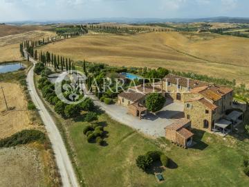 Una Tenuta Panoramica Tra Crete Senesi E Val D’ORCIA 766m² Asciano