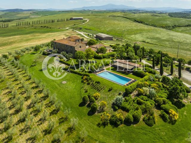 Una Tenuta Panoramica Tra Crete Senesi E Val D’ORCIA 766m² Asciano