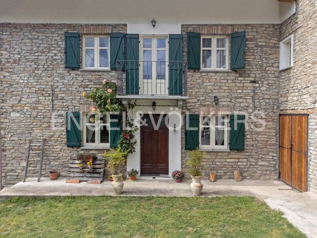 Casale panoramico in pietra di Langa 455m² Rocchetta Palafea