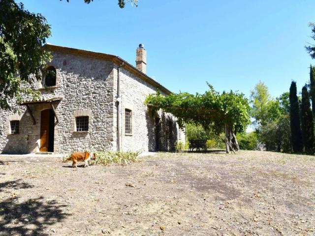Casale panoramico in pietra ristrutturato su due livelli, co. 189m² Avigliano Umbro