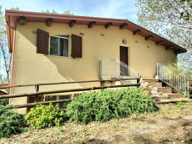 Casale panoramico Jesi vista mare Conero 180mq 180m² Santa Maria Nuova