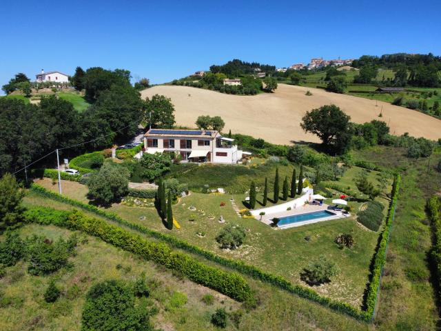 Casale Ragazzi Pazzi 550m² Montefiore dell'Aso