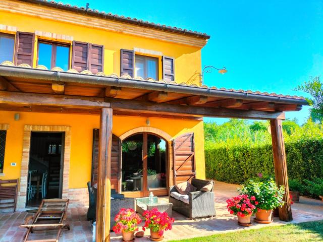 Casale ristrutturato 250mq piscina Osimo – Conero 16km 250m² Osimo