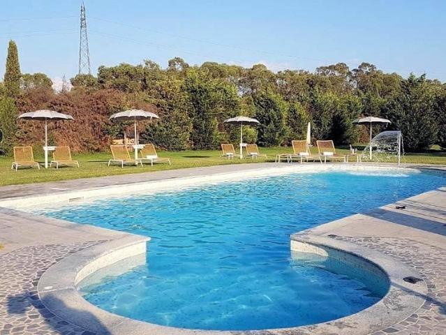 Casale ristrutturato con parco e piscina in vendita a Altopa. 600m² Altopascio