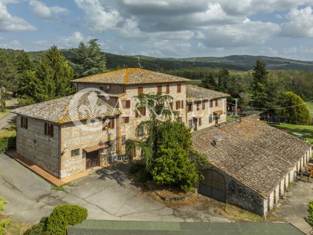 Casale ristrutturato con piscina a Sovicille risalente al 18. 1500m² Sovicille