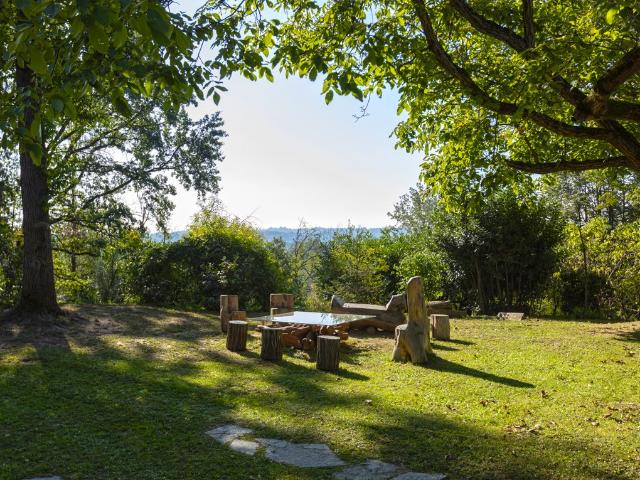 Casale ristrutturato con piscina immerso nel verde 700m² Castelnuovo Don Bosco