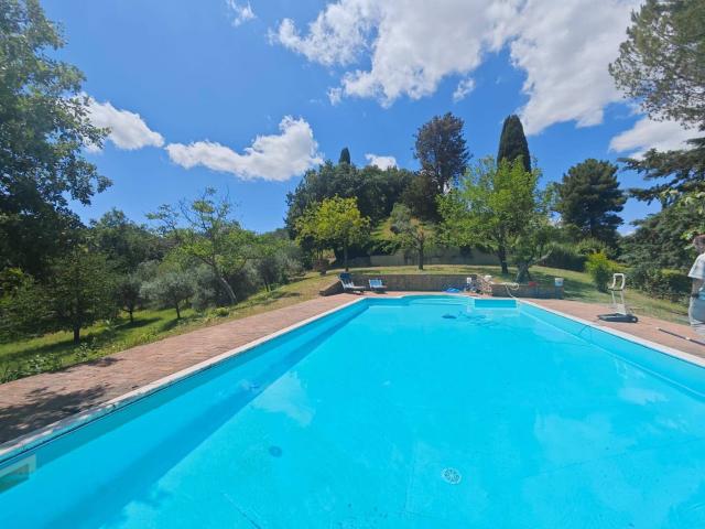 Casale ristrutturato con vista panoramica parco e piscina in. 145m² Volterra