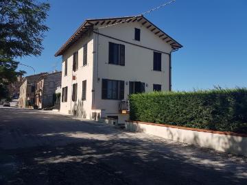 Casale ristrutturato panoramico Arcevia colline Marche 240m² Arcevia