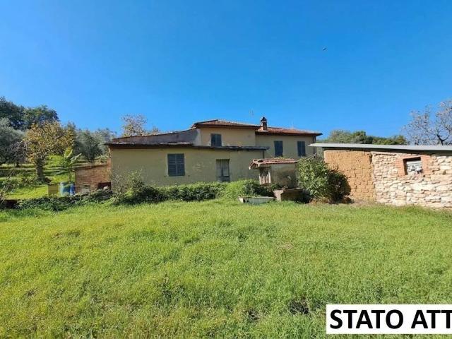 Casale rustico indipendente di 253 m² con possibilità di amp. 353m² Terni
