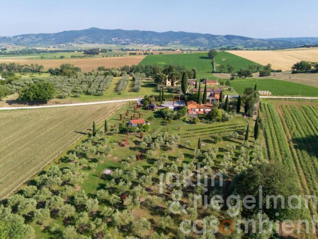 Casale tradizionale con piscina nella regione dei laghi tra. 415m² Castiglione del Lago