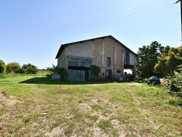 Casale Via Beneamato 5 vani 376mq
