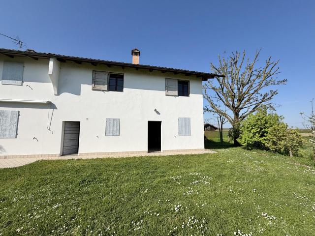 Casale Via Volpino 13 A quadrilocale 120mq