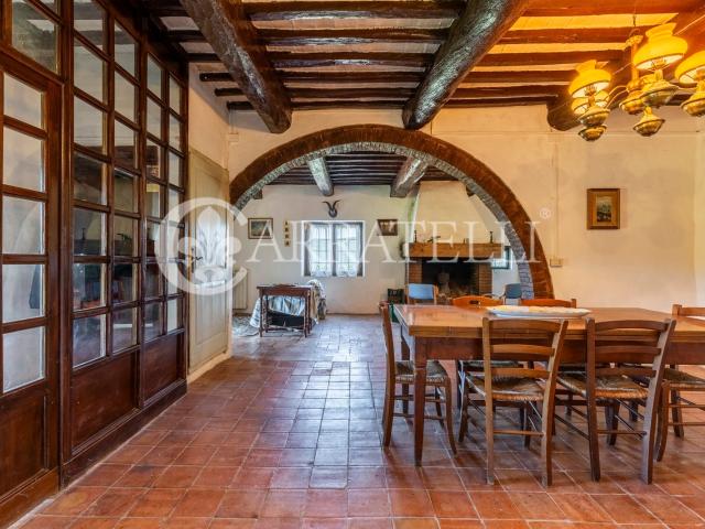 Casali in pietra e cantina 1000m² Civitella Paganico