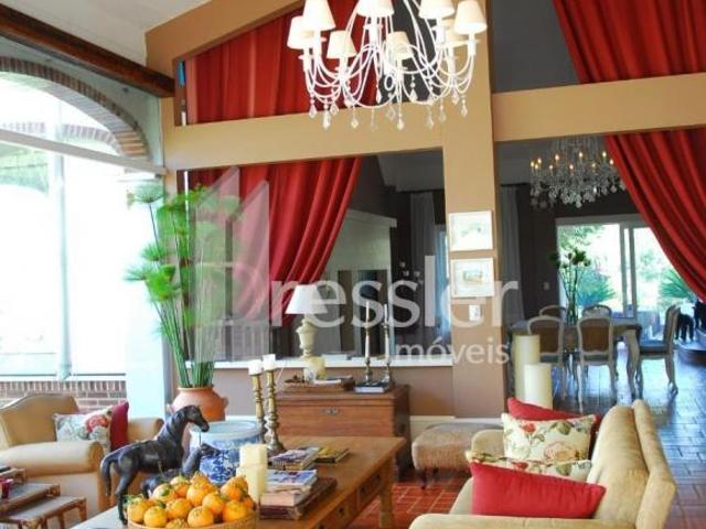 Casas 9 dormitórios Linha Bastos