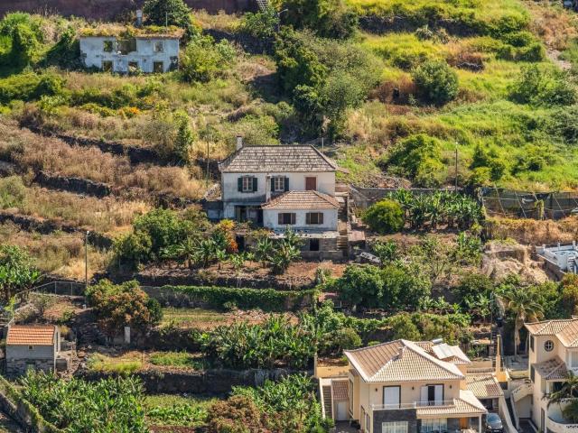 Casas T2 + Casa T4 + Terreno: Excellente Oportunidade de Inv. 150m² Santa Cruz