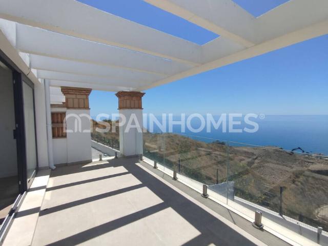 Casas Adosadas con Vista al Mar y Potencial de Inversión en Torrox