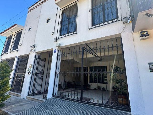 CASAS AMUEBLADAS EN FRACC. RESIDENCIAL