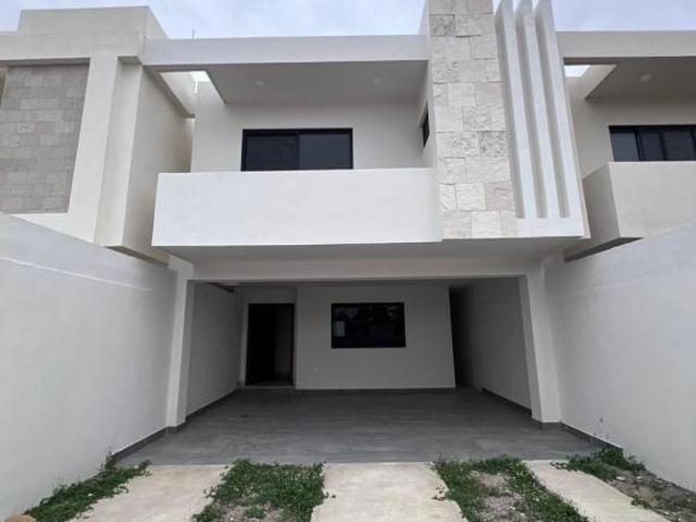 Casas con jardín en venta Col. Ampliación Unidad Nacional