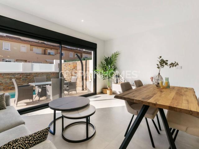 Casas con piscina privada y parking en San Pedro del Pinatar