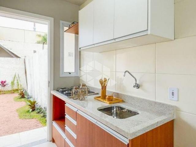 Casas de 1 dormitório pátio individual na frente e nos fundos