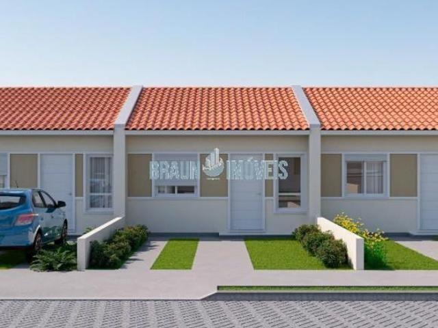 Casas de 1 e 2 dormitórios com pátio privativo e infraestrutura completa, além de fácil acesso aos p