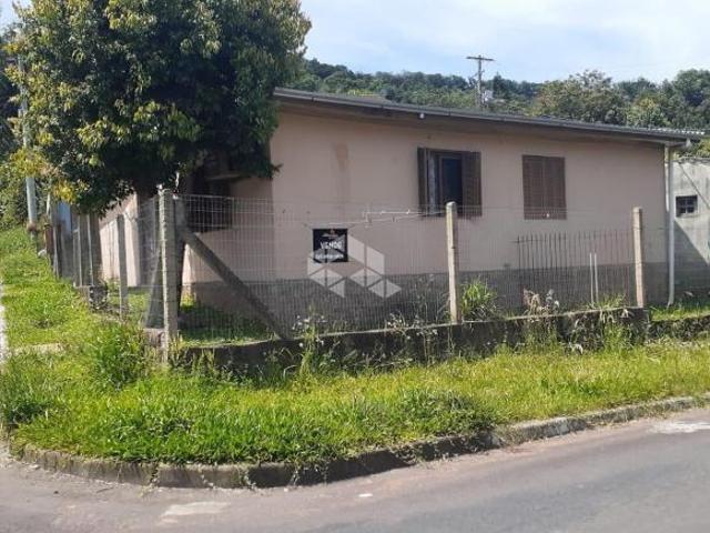 Casas a venda de esquina, terreno grande 454m². 2 casa de alvenaria e uma cada d