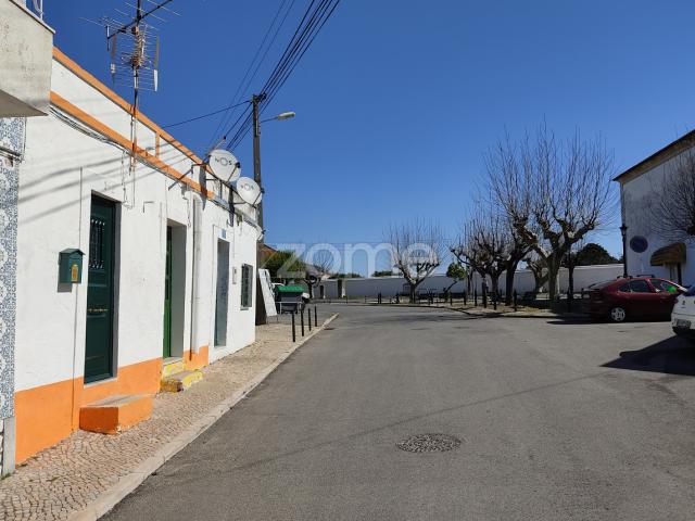 11 Casas e terrenos à venda. Oportunidade de investimento