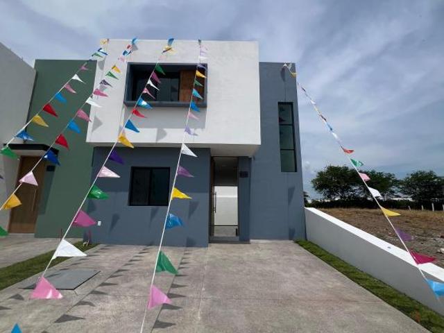 Casas en venta zona norte de 4 recámaras salida a Comala