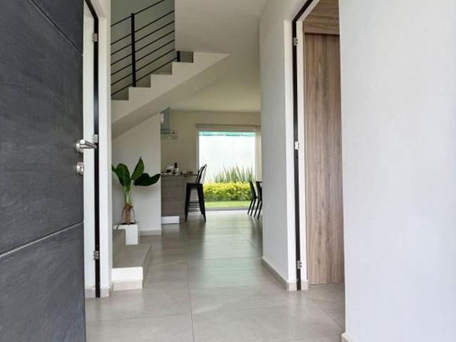 CASAS EN VENTA ZONA VALLE IMPERIAL: MODELO ADHARA