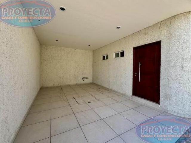 CASAS EN VENTA CERCA DE COLEGIO DEL REAL, FRAC. VISTA DEL SOL
