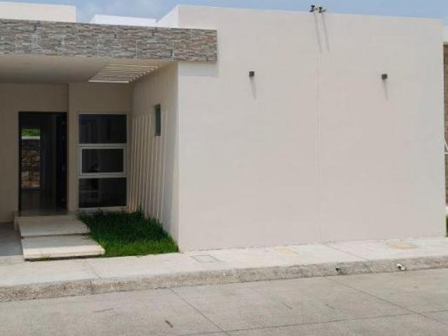 CASAS EN VENTA DE UNO O DOS NIVELES BOCA DEL RIO, FRACC. PRIVADO ALBERCA