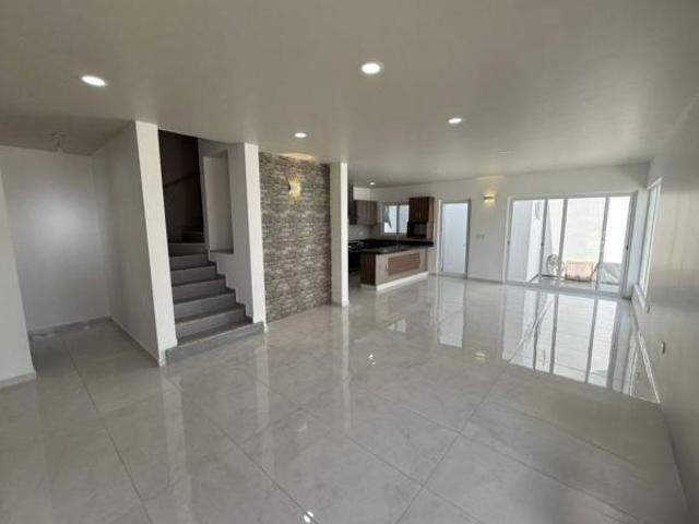 CASAS EN VENTA EN AGUASCALIENTES NORTE EN LAS PLAZAS RESIDENCIAL SUPER AMPLIA Y EXCELENTES ACABADOS