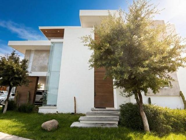 CASAS EN VENTA EN AGUASCALIENTES SURPONIENTE EN TAHONA RESIDENCIAL EN ESQUINA 3 NIVELES